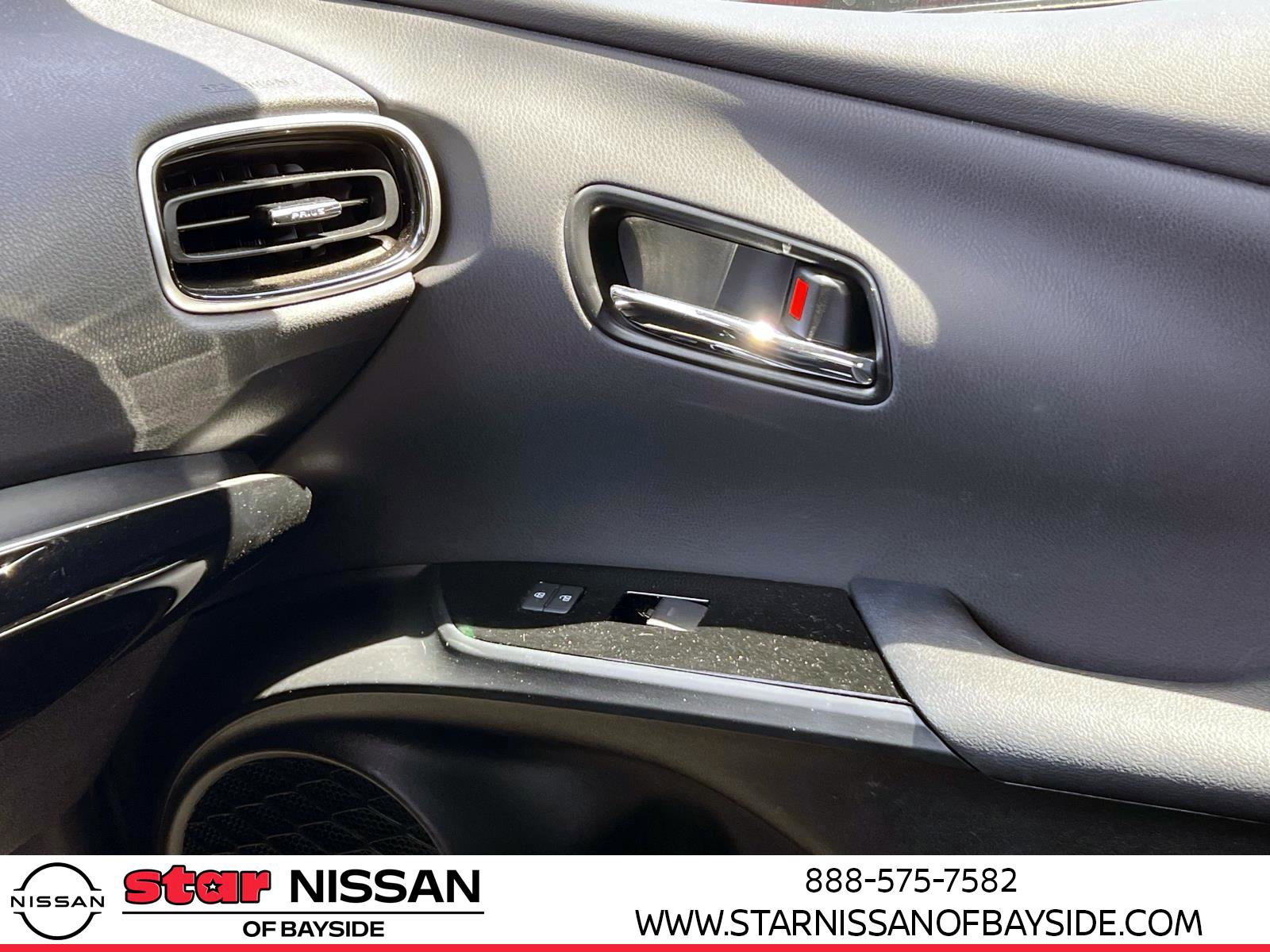 Used 2020 Toyota Prius XLE image 29