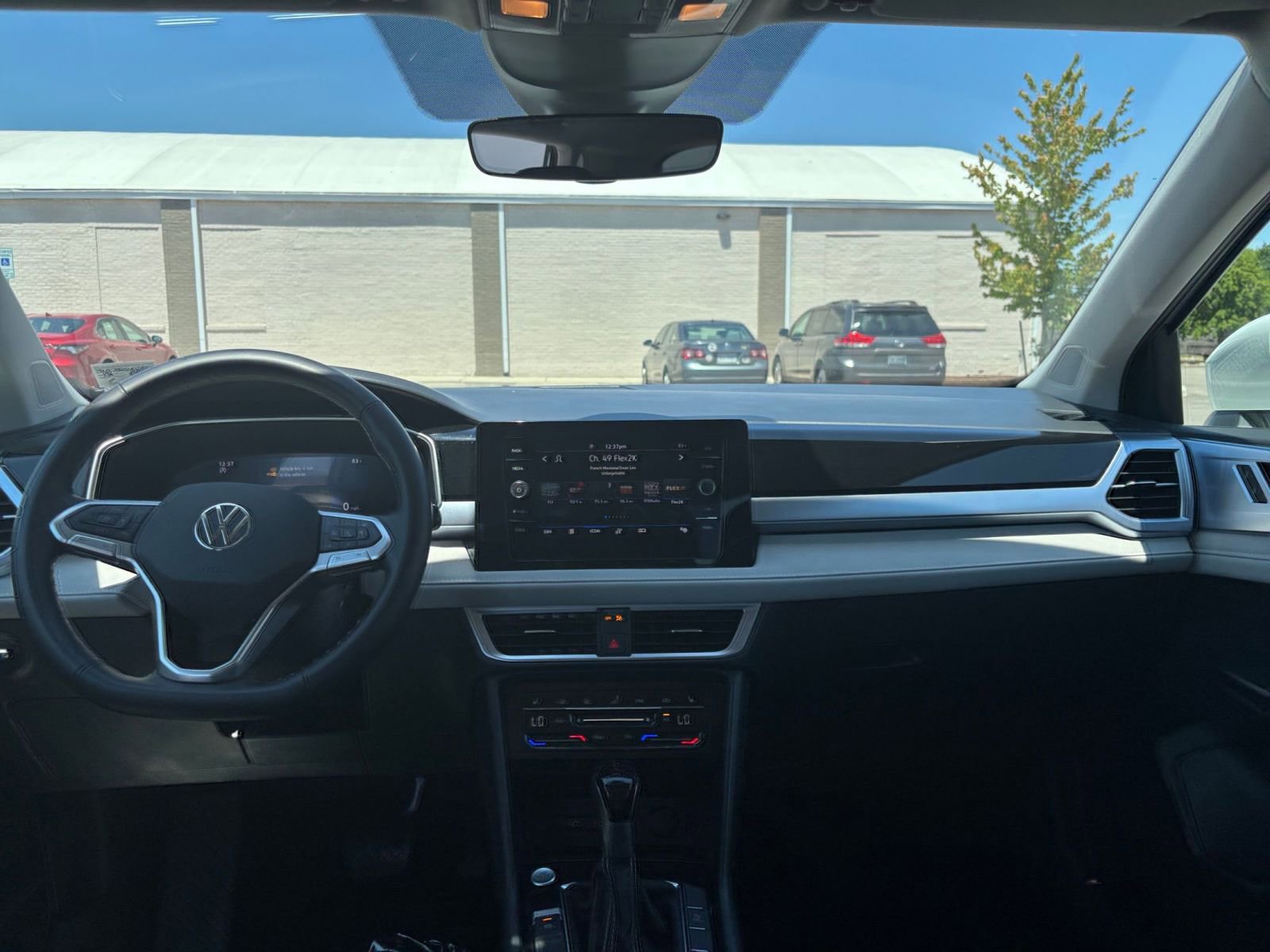 Used 2025 Volkswagen Taos SE FWD image 35