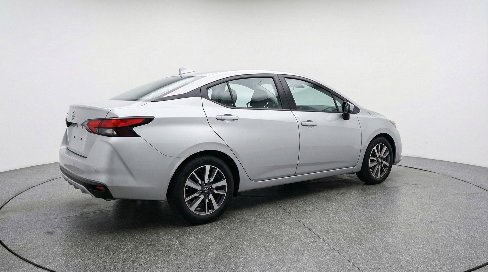 Used 2025 Nissan Versa SV image 9