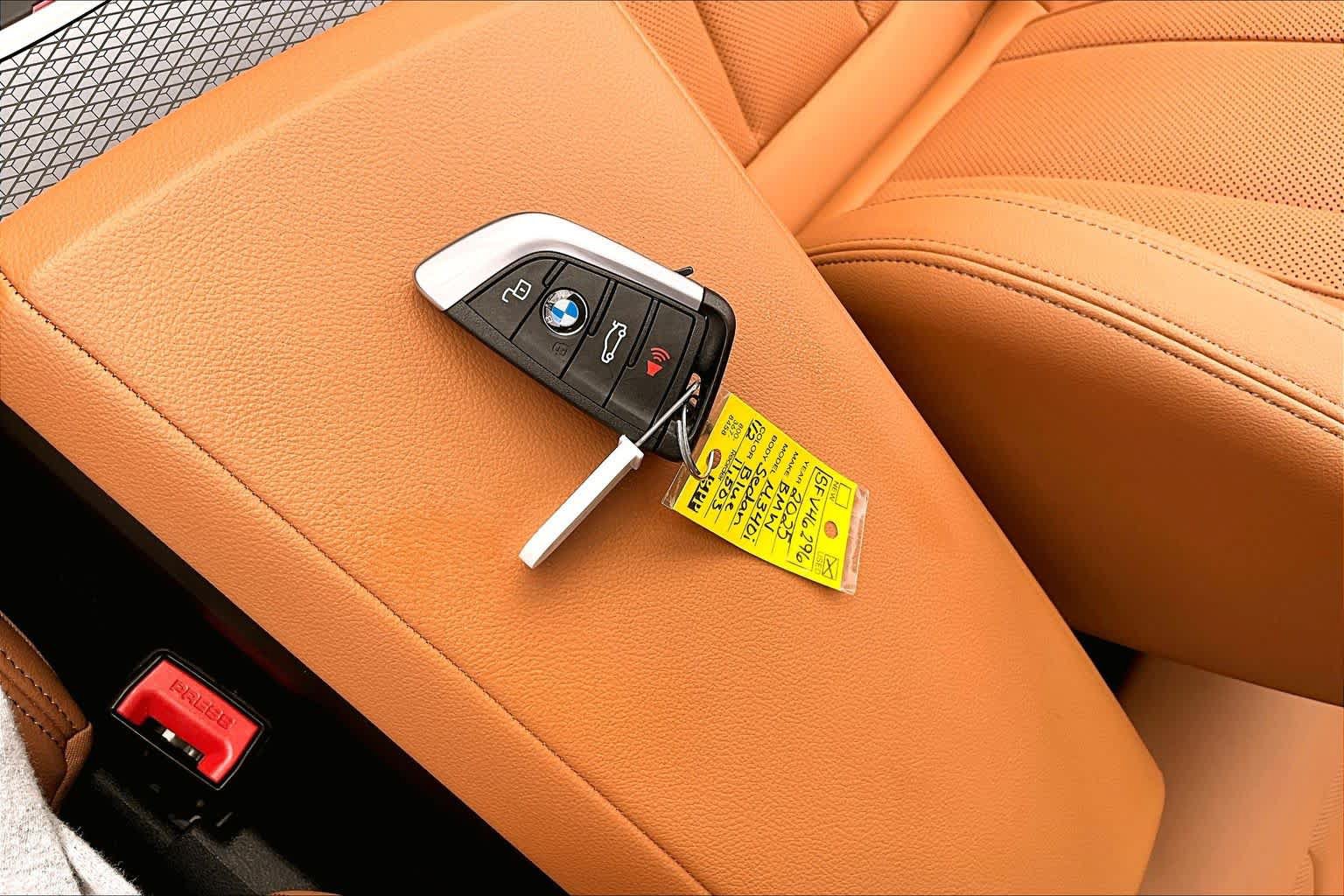 Used 2025 BMW M340i Sedan RWD image 15
