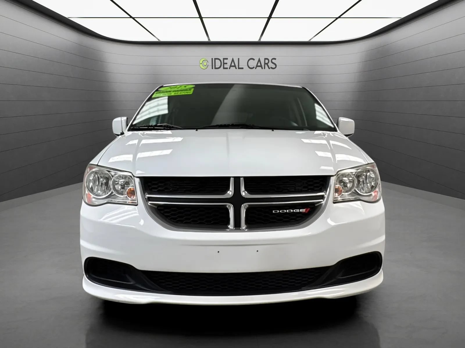 Used 2015 Dodge Grand Caravan SXT FWD image 2