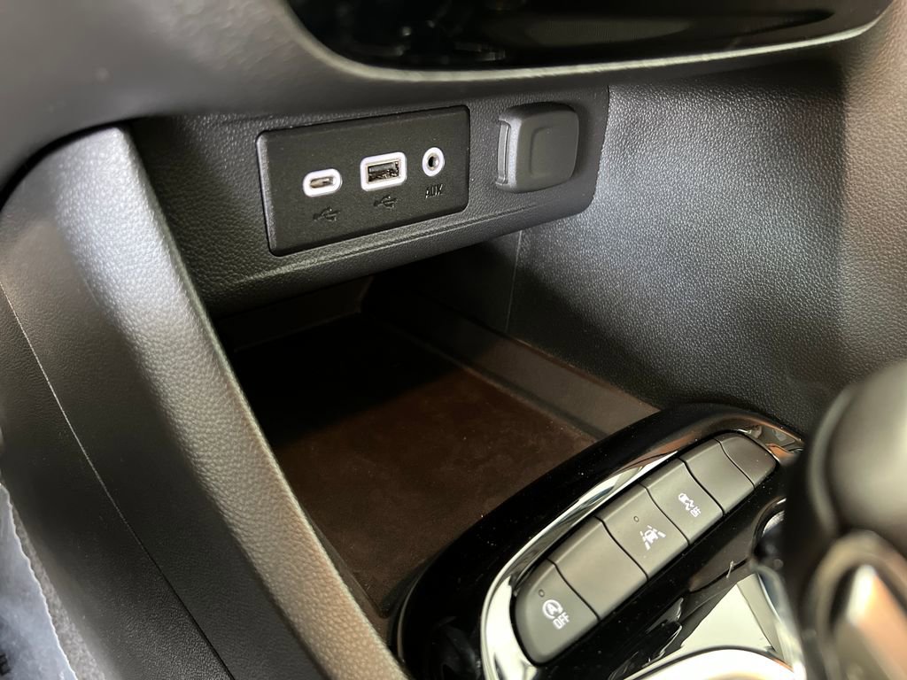 Used 2023 Buick Encore GX Select w/ Sport Touring Package FWD image 34