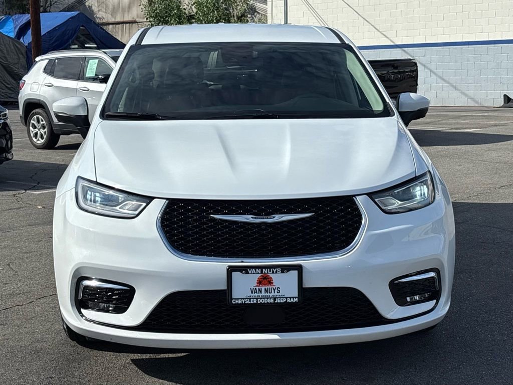 Used 2023 Chrysler Pacifica Touring-L FWD image 7