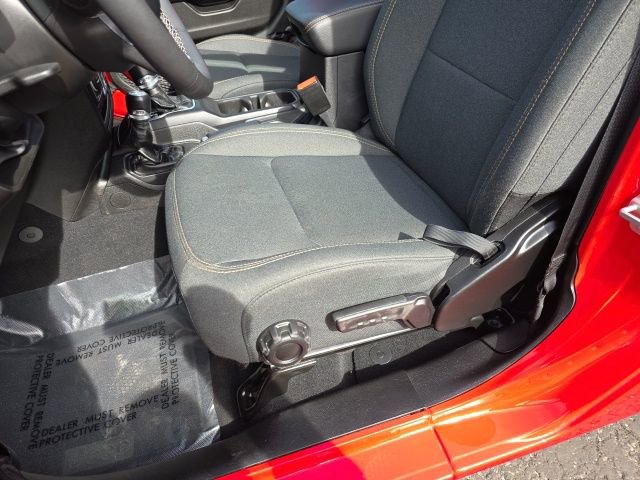 Used 2025 Jeep Wrangler Unlimited Sahara w/ Safety Group image 19