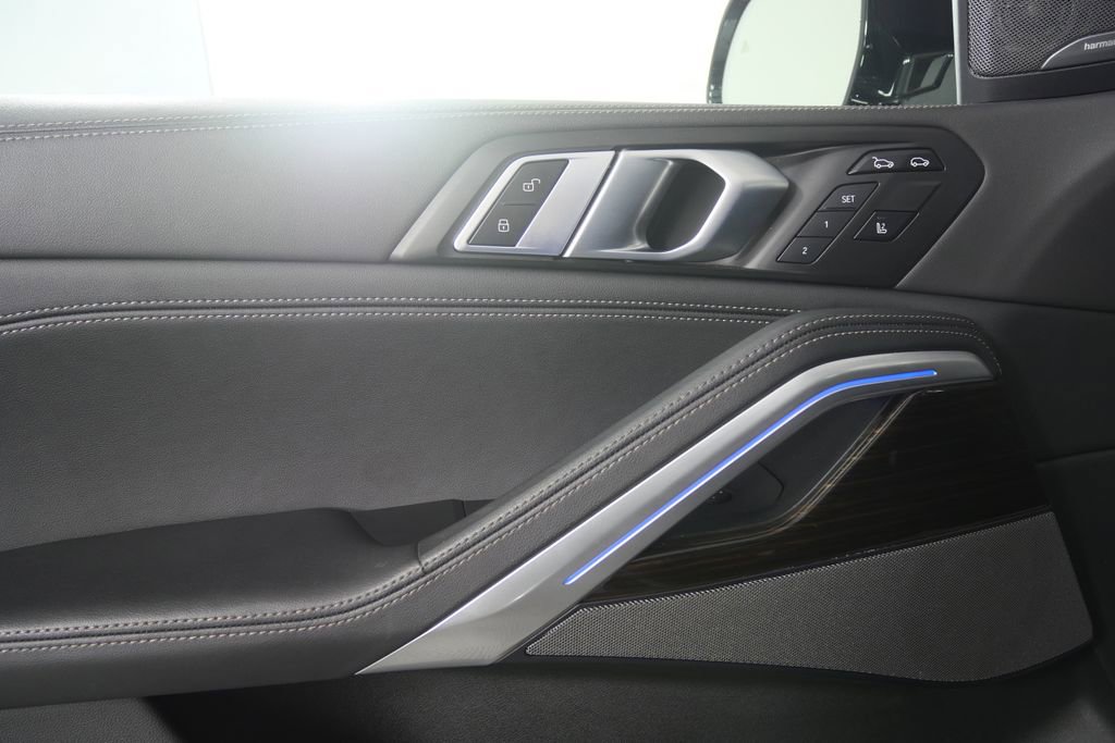 Certified 2025 BMW X6 xDrive40i image 8