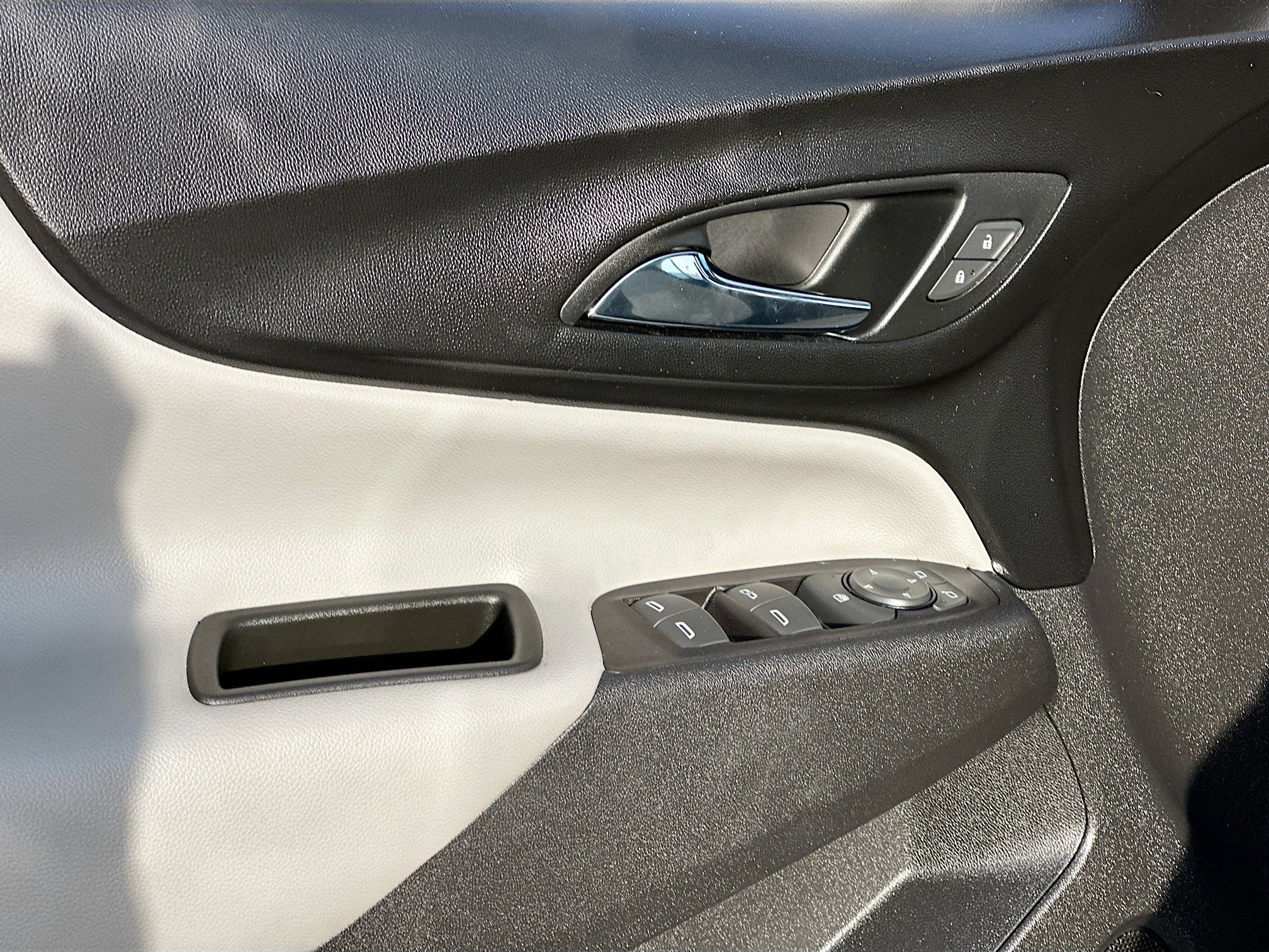 Used 2020 Chevrolet Equinox LS image 17