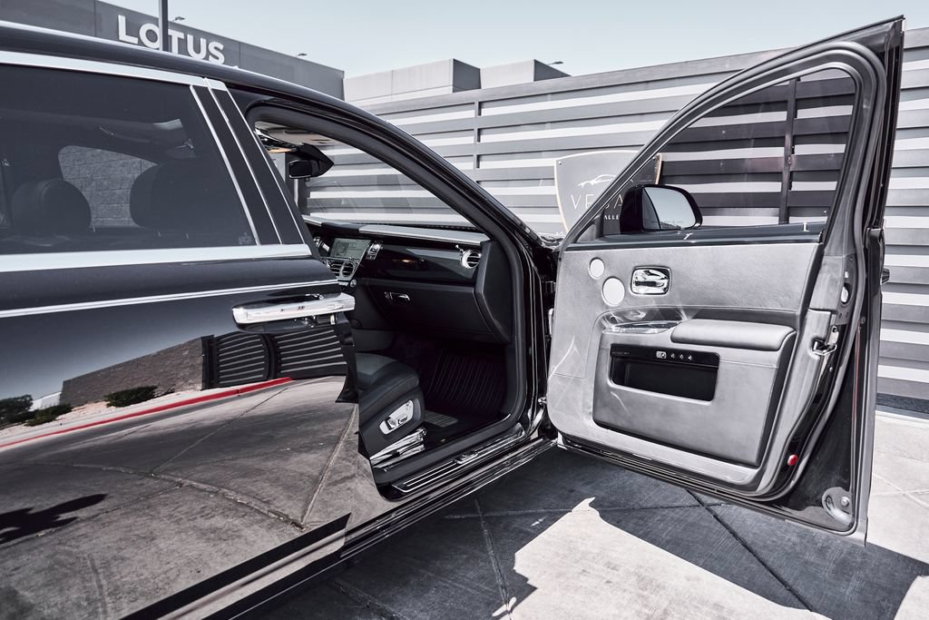 Used 2014 Rolls-Royce Ghost RWD image 21