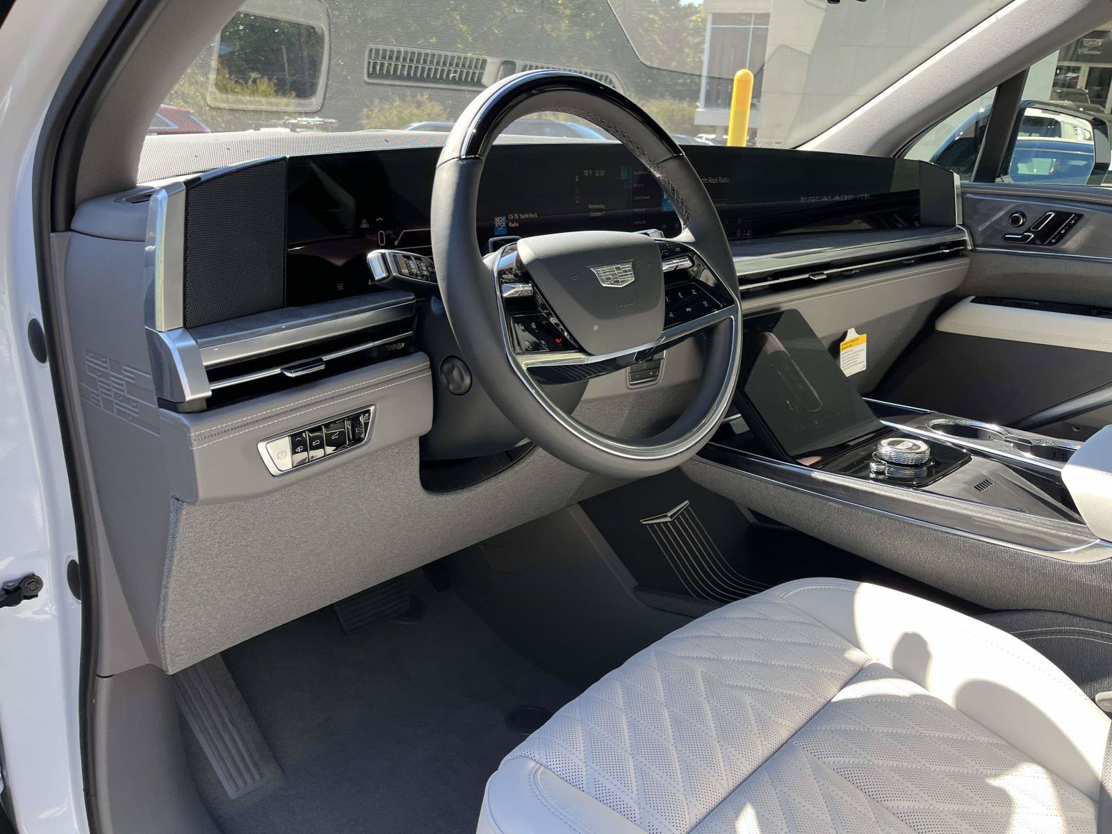 New 2026 Cadillac Escalade IQL Sport 1 w/ LPO, ONYX Package AWD/4WD image 17