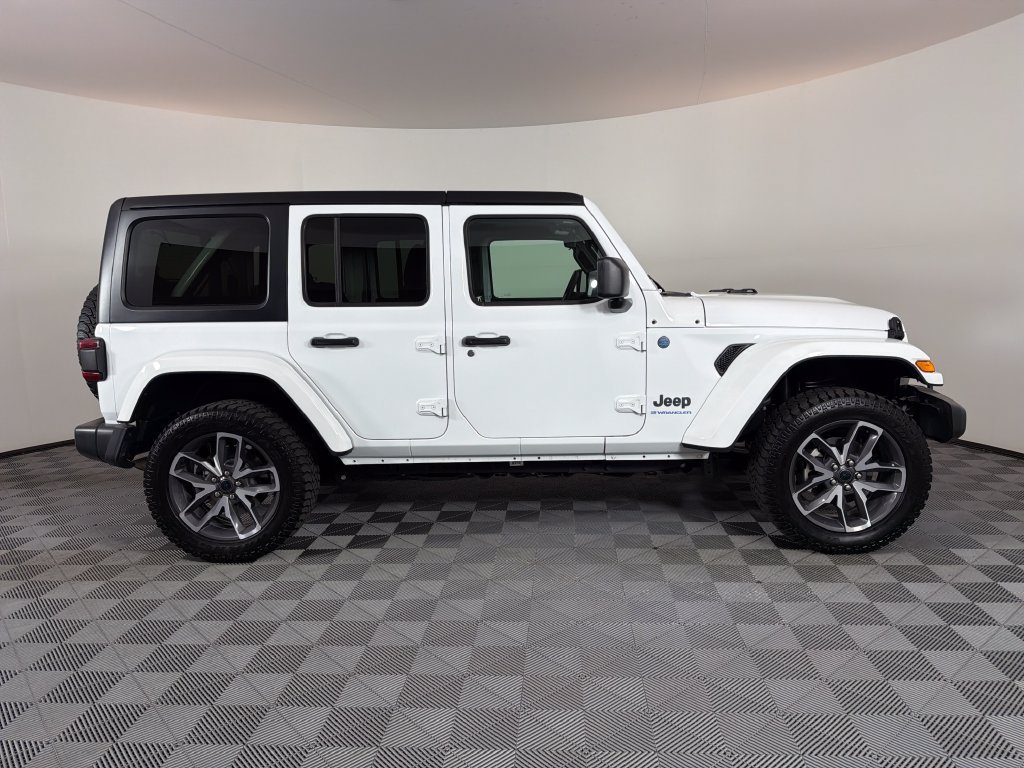 Used 2024 Jeep Wrangler Unlimited w/ Convenience Group AWD/4WD image 2