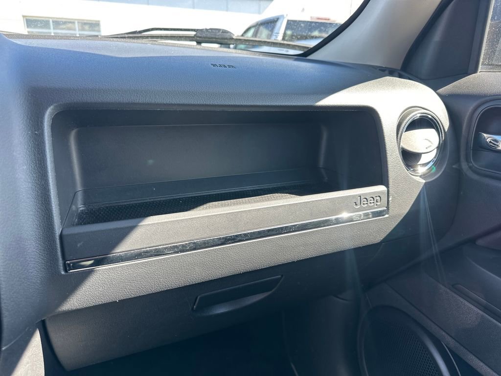 Used 2012 Jeep Patriot Latitude w/ Sun/Sound Group AWD/4WD image 22