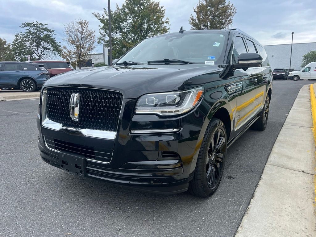 Certified 2024 Lincoln Navigator L Reserve AWD/4WD image 3