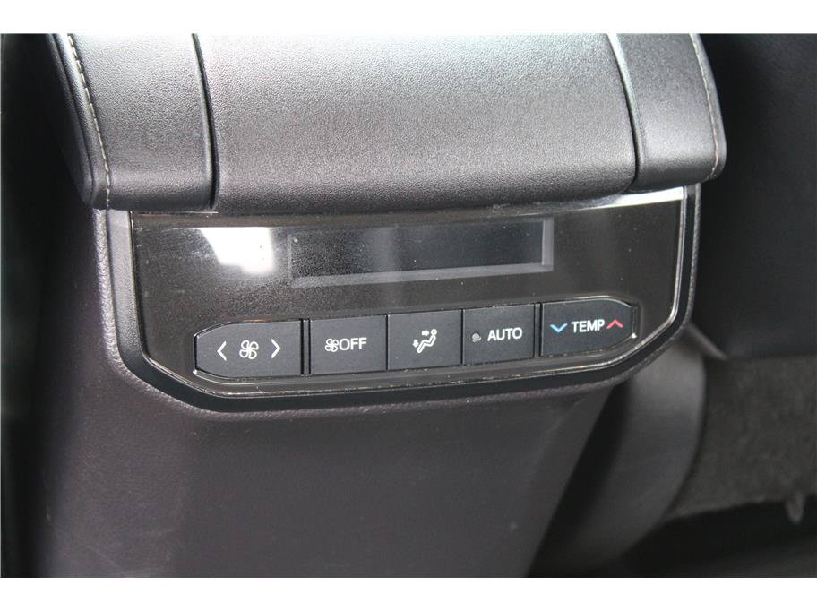 Used 2021 Toyota Highlander XLE AWD/4WD image 34