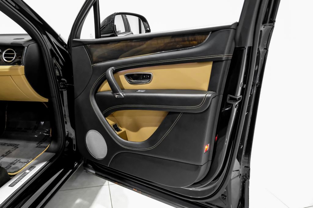 Used 2019 Bentley Bentayga image 38