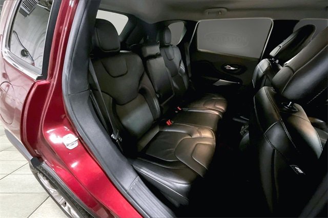 Used 2021 Jeep Cherokee Latitude Lux w/ Comfort/Convenience Group image 16