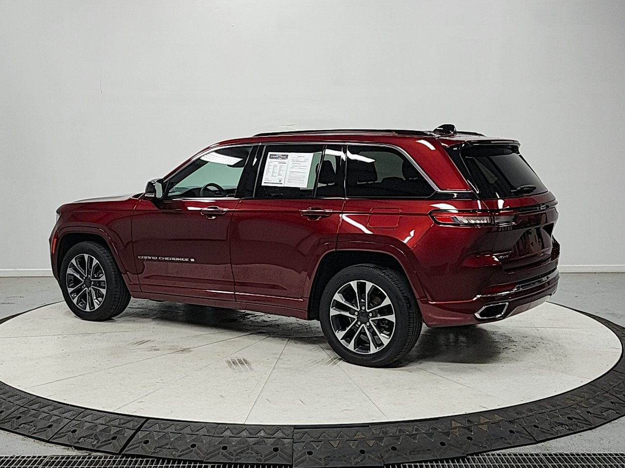 Used 2023 Jeep Grand Cherokee Overland AWD/4WD image 10