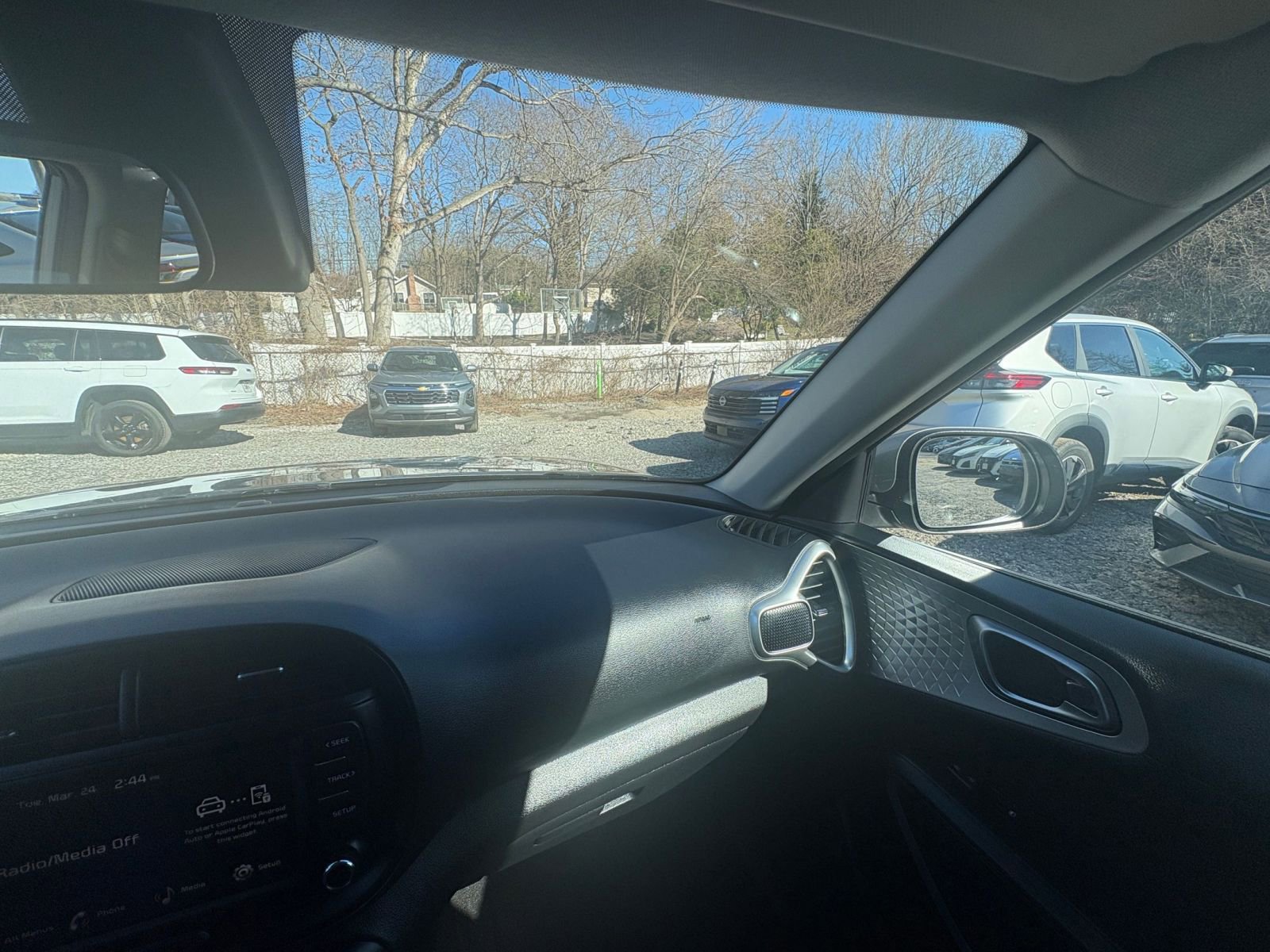 Used 2025 Kia Soul LX w/ LX Technology Package FWD image 32