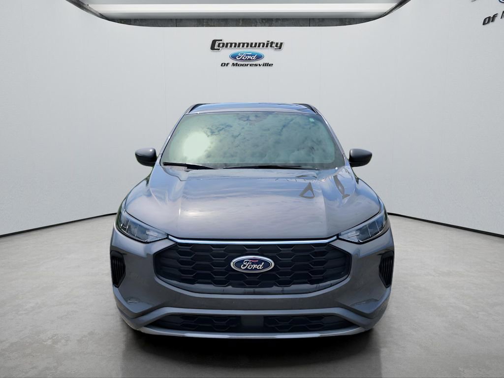 Used 2023 Ford Escape ST-Line w/ Tech Pack #1 AWD/4WD image 2