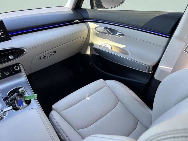 Used 2026 Genesis GV70 2.5T Select image 21