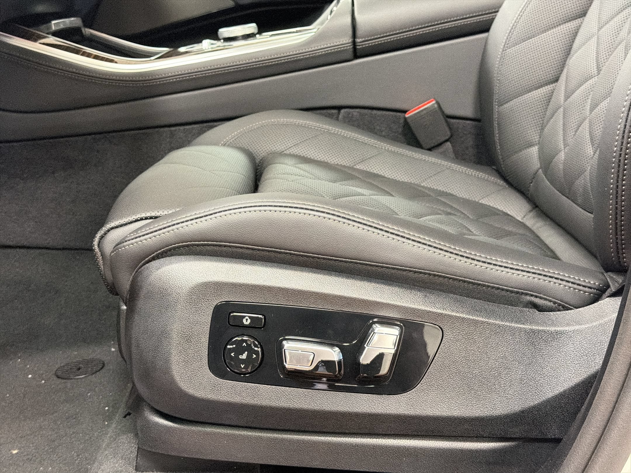 Used 2026 BMW X5 xDrive40i w/ Climate Comfort Package AWD/4WD image 17