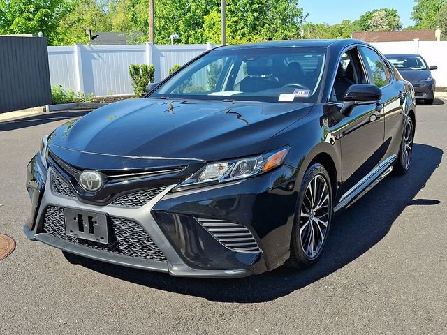 Used 2018 Toyota Camry SE w/ Moonroof Package FWD image 3