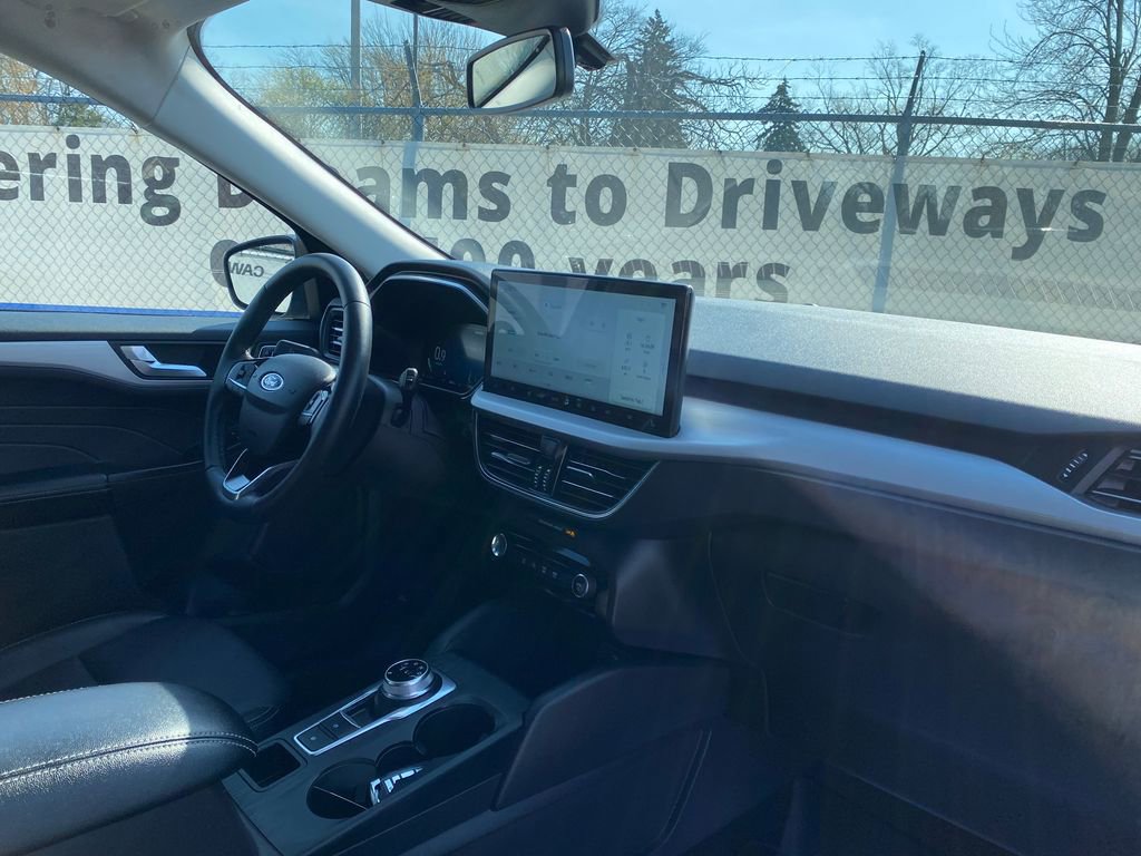 Used 2025 Ford Escape Platinum AWD/4WD image 18