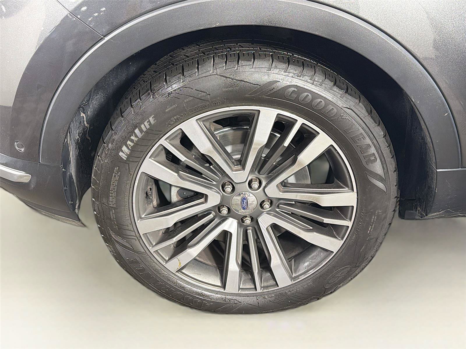 Used 2018 Ford Explorer Platinum AWD/4WD image 34