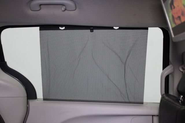 Used 2019 Chrysler Pacifica Touring-L FWD image 31