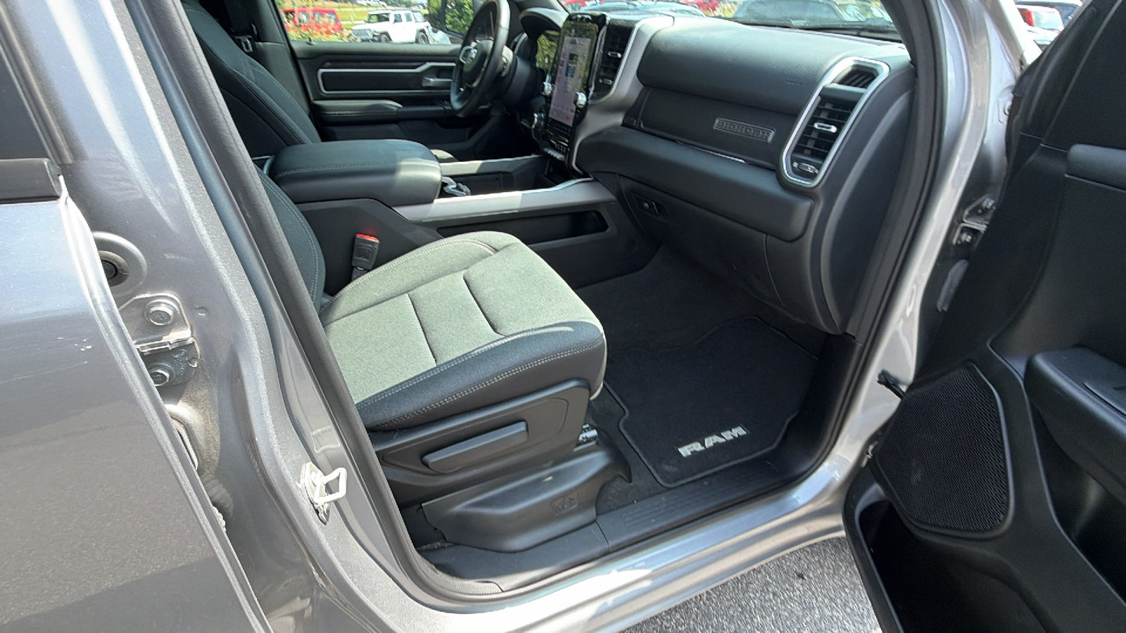 Used 2023 RAM 1500 Big Horn AWD/4WD image 18