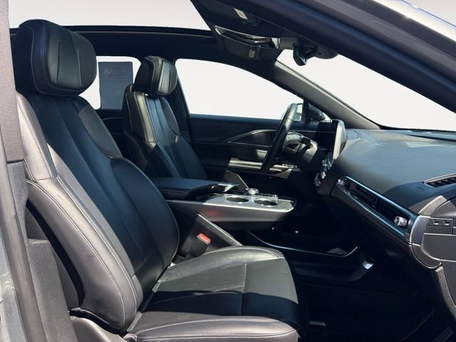Certified 2024 Cadillac Lyriq Luxury AWD/4WD image 15