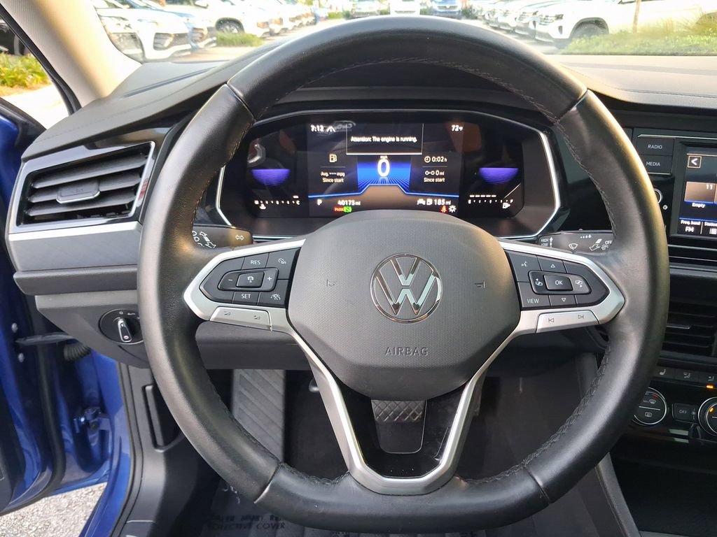 Used 2023 Volkswagen Jetta SE w/ Panoramic Sunroof Package image 18
