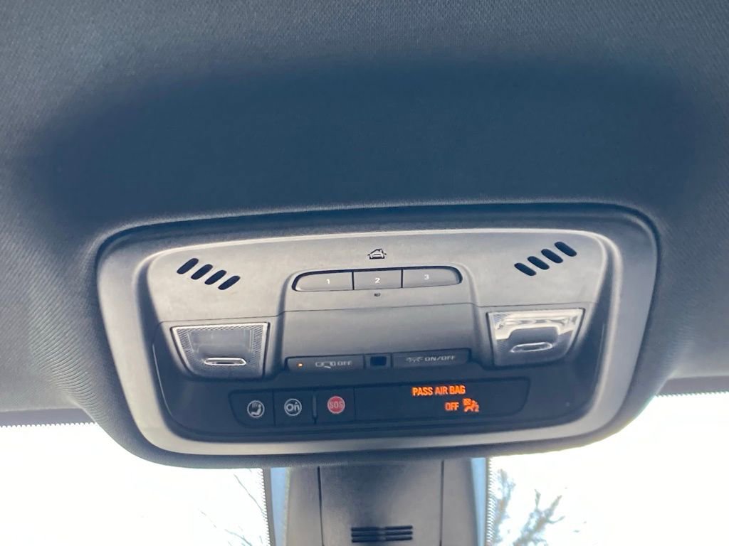 Used 2023 Chevrolet Traverse LT AWD/4WD image 16