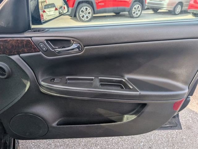 Used 2016 Chevrolet Impala LT FWD image 23