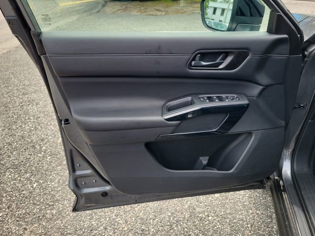 Used 2025 Nissan Pathfinder S AWD/4WD image 9