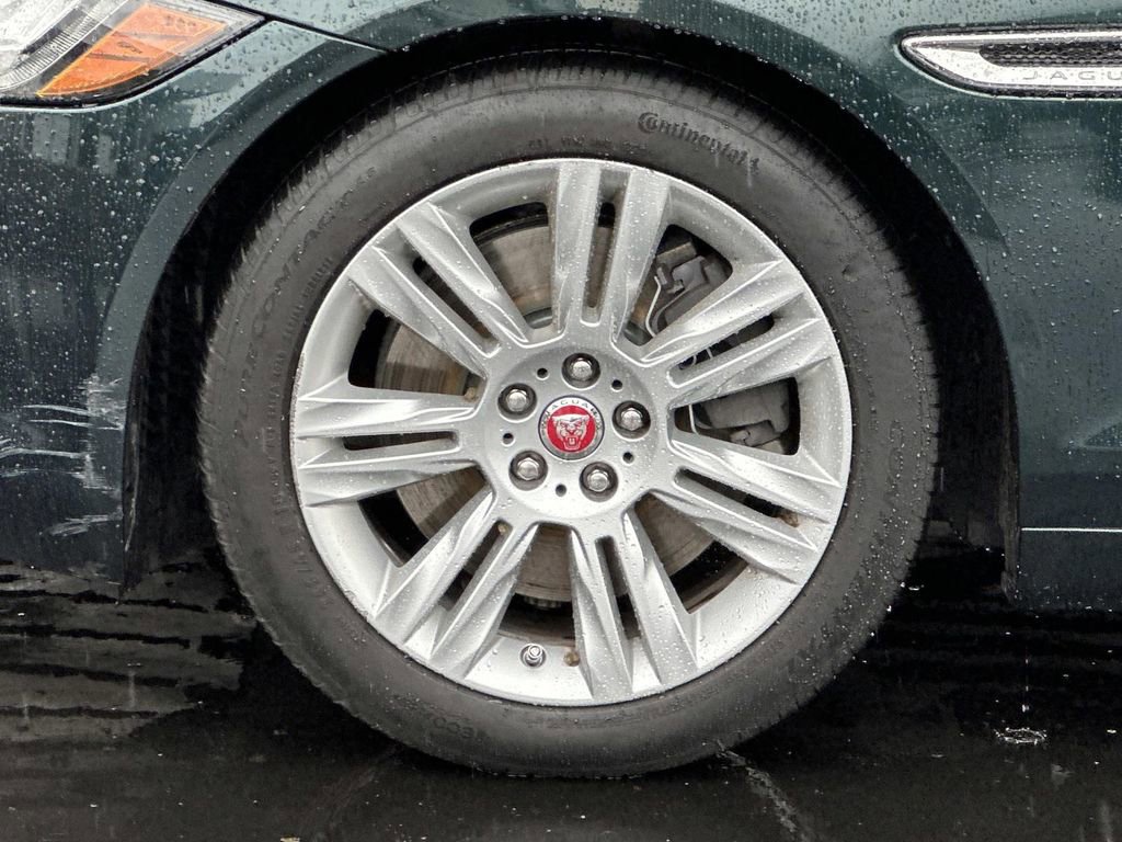 Used 2017 Jaguar XF Premium RWD image 9