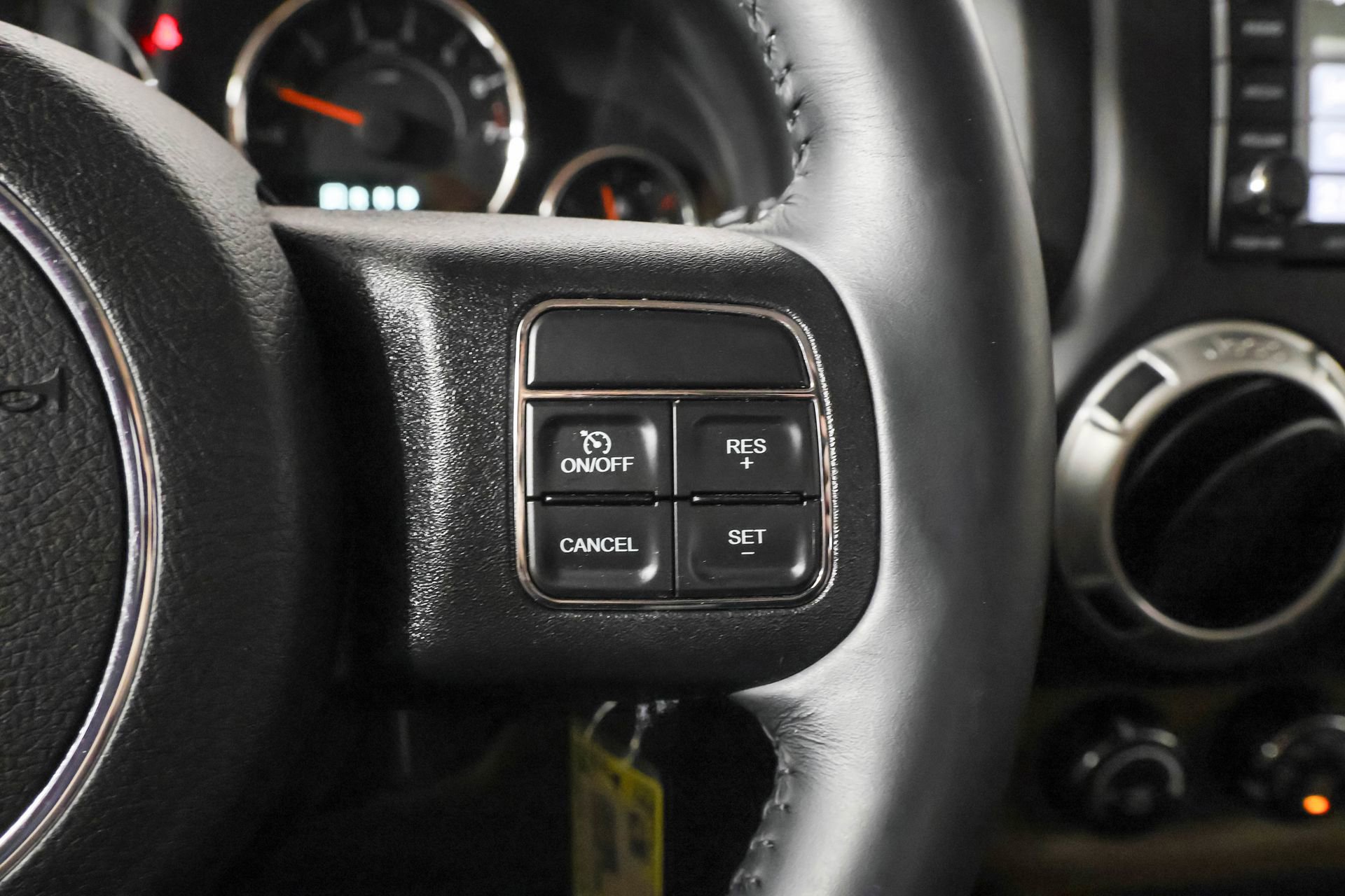 Used 2017 Jeep Wrangler Unlimited Sahara w/ Connectivity Group AWD/4WD image 27