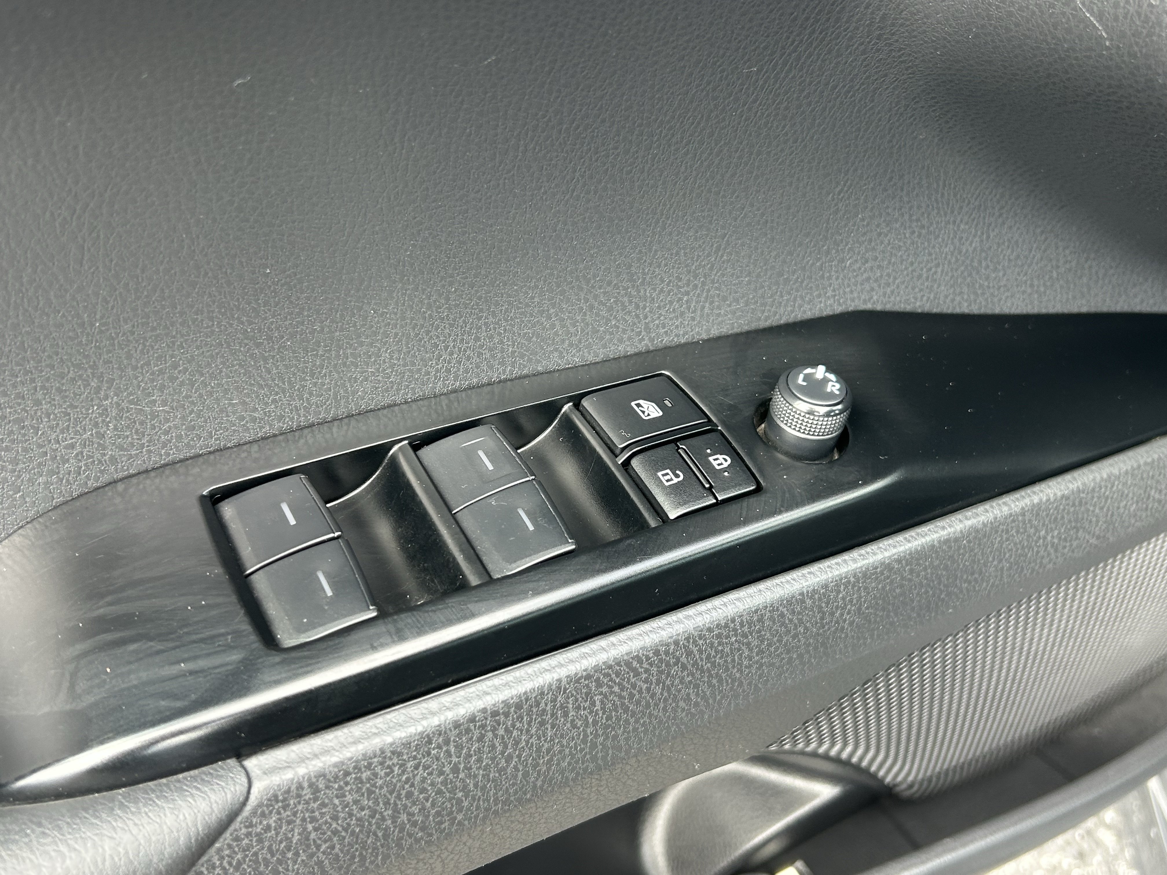 Used 2025 Toyota Camry SE FWD image 16