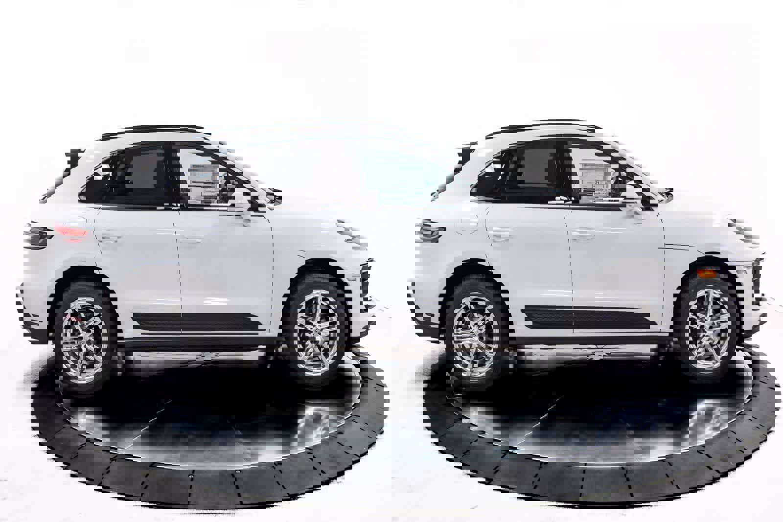 Certified 2025 Porsche Macan AWD/4WD image 8