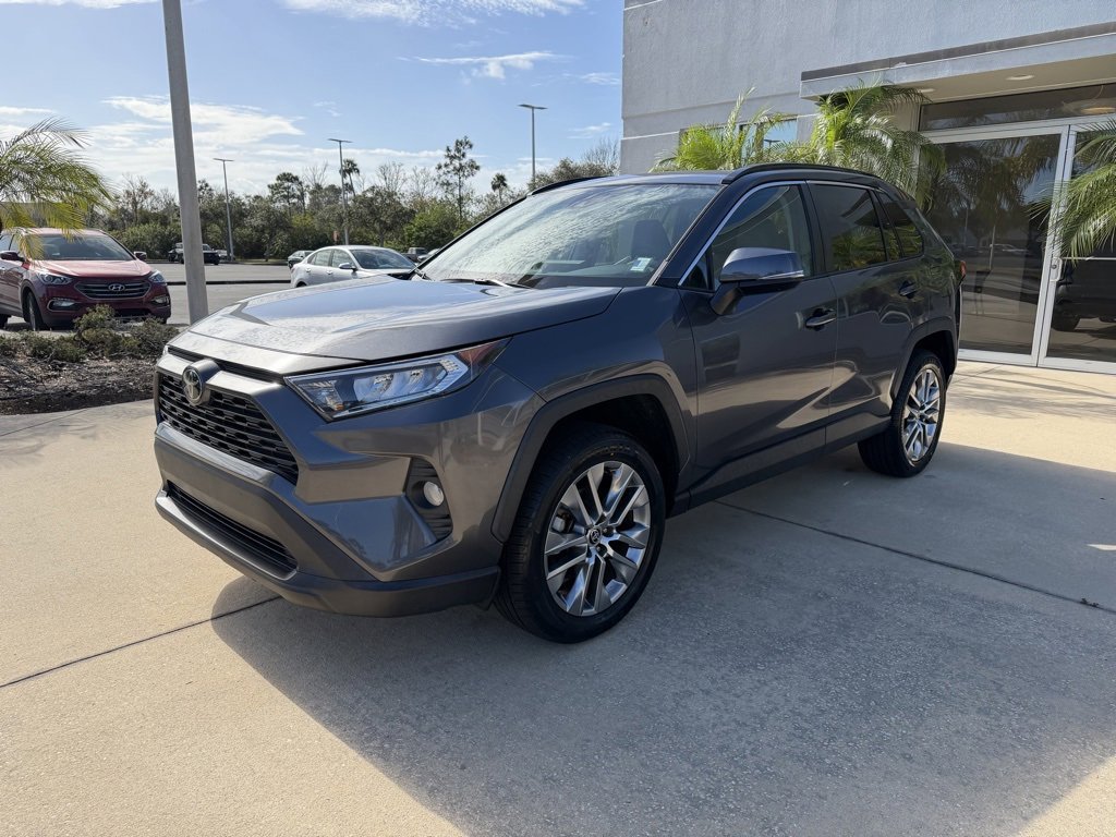 Used 2021 Toyota RAV4 XLE Premium image 8