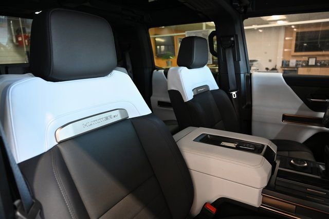 Used 2025 GMC Hummer EV 2X w/ LPO, Dark Essentials Package image 10