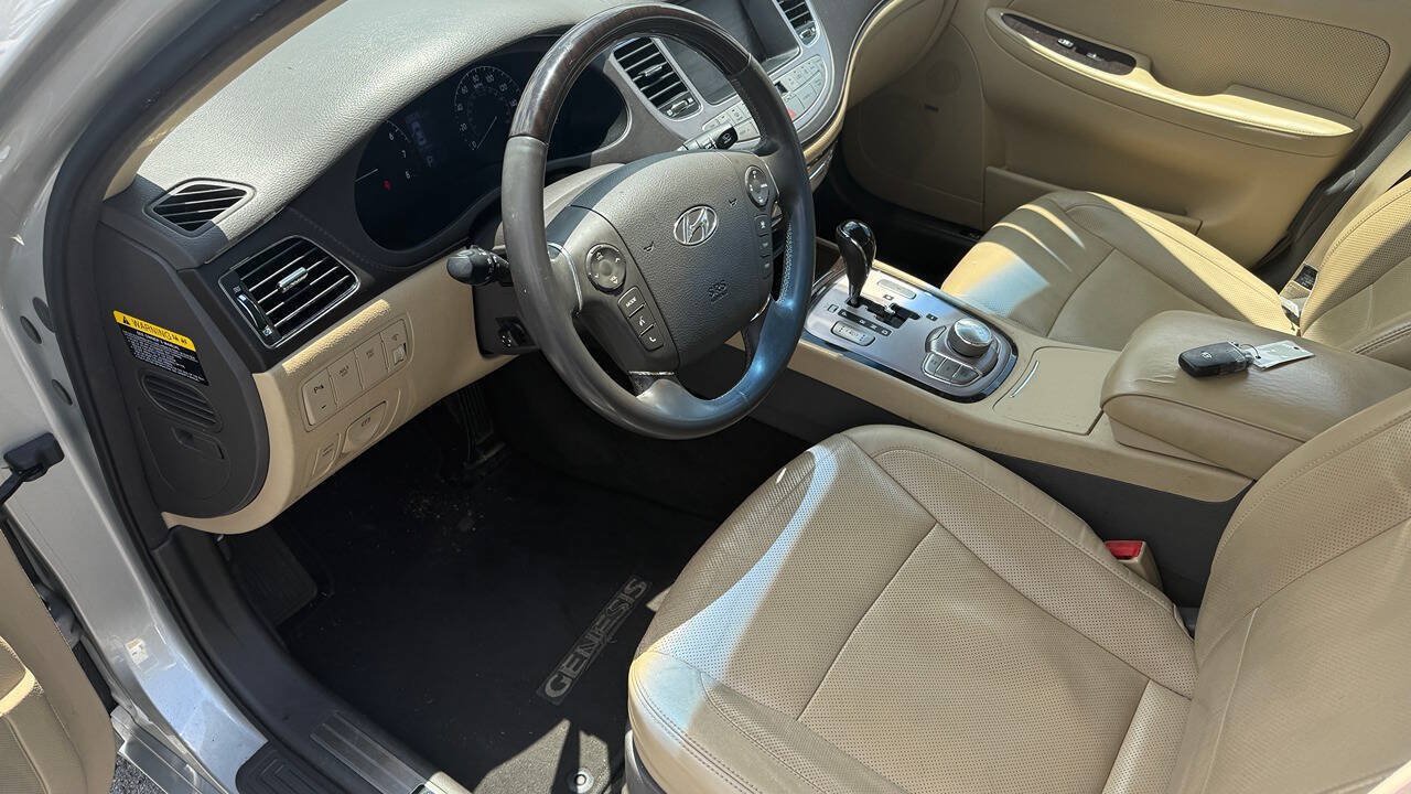 Used 2011 Hyundai Genesis 4.6 RWD image 13