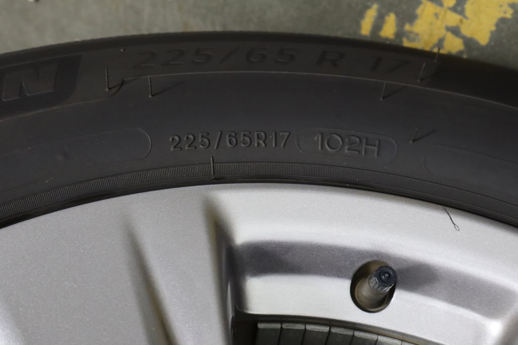 Used 2025 Toyota RAV4 XLE FWD image 41