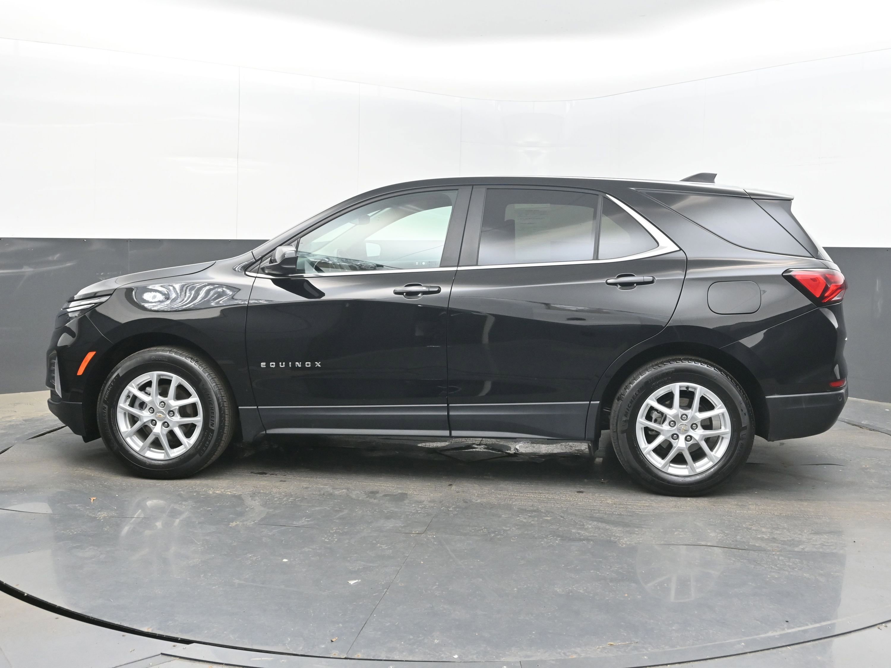 Used 2024 Chevrolet Equinox LT FWD image 5