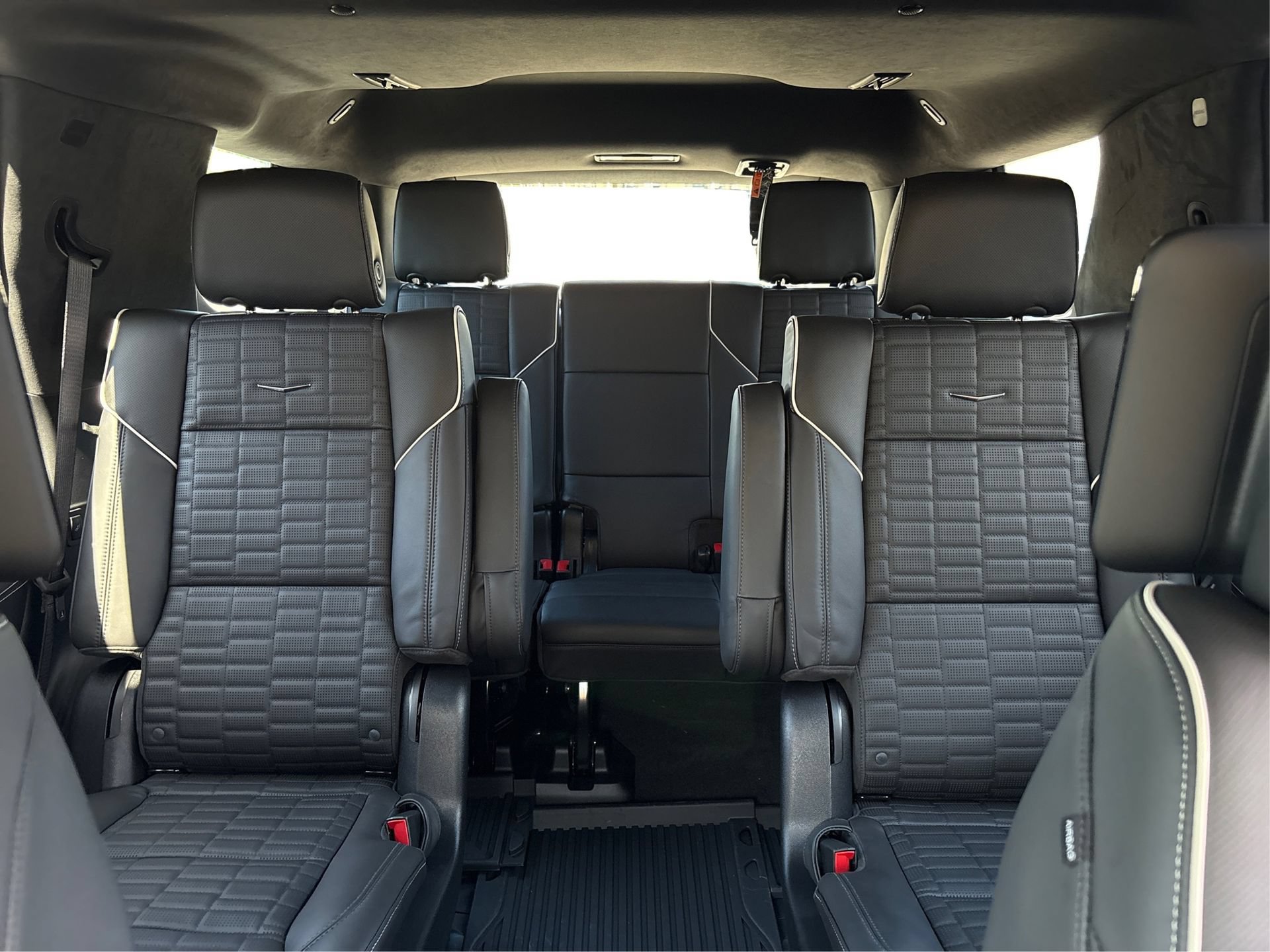 New 2026 Cadillac Escalade Platinum Sport w/ LPO, ONYX Package AWD/4WD image 17