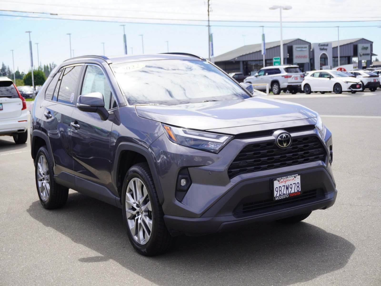 Used 2022 Toyota RAV4 XLE Premium AWD/4WD image 1