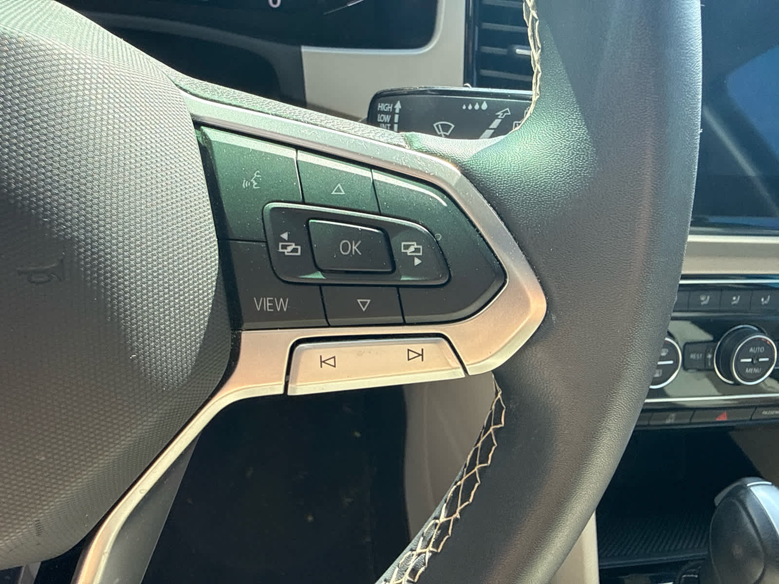 Certified 2023 Volkswagen Atlas SE w/ Panoramic Sunroof Package FWD image 11