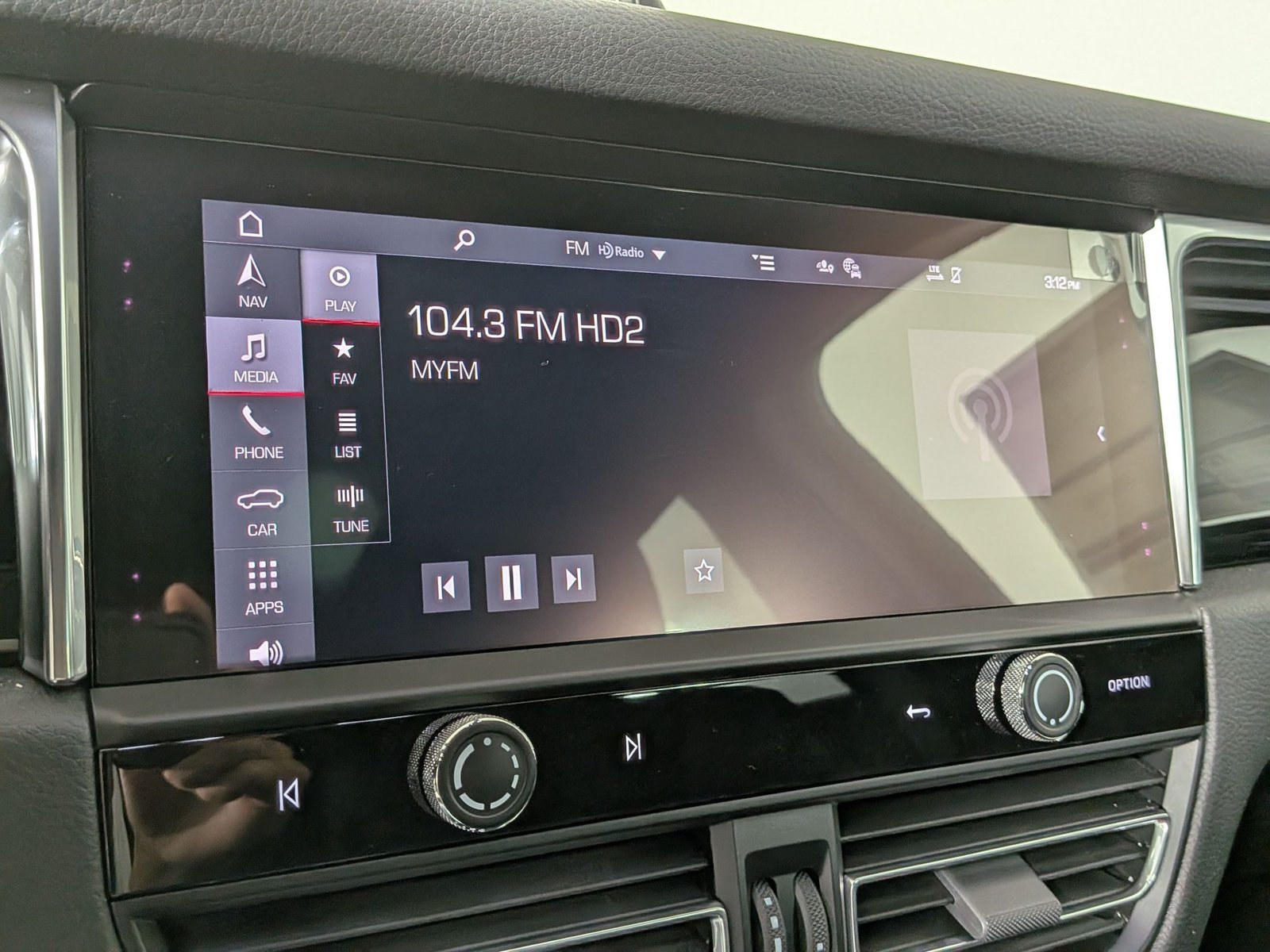 New 2026 Porsche Macan AWD/4WD image 17