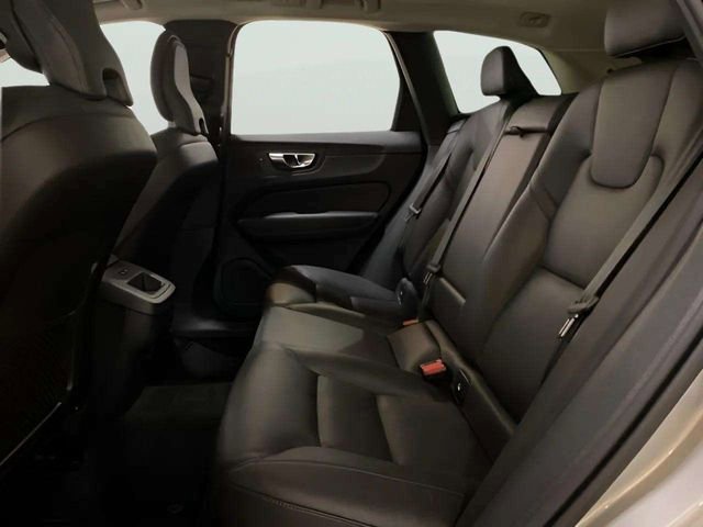 Used 2025 Volvo XC60 B5 Core AWD/4WD image 91