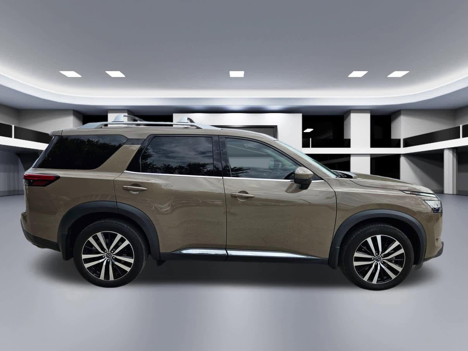 Used 2023 Nissan Pathfinder Platinum w/ Cargo Package AWD/4WD image 9