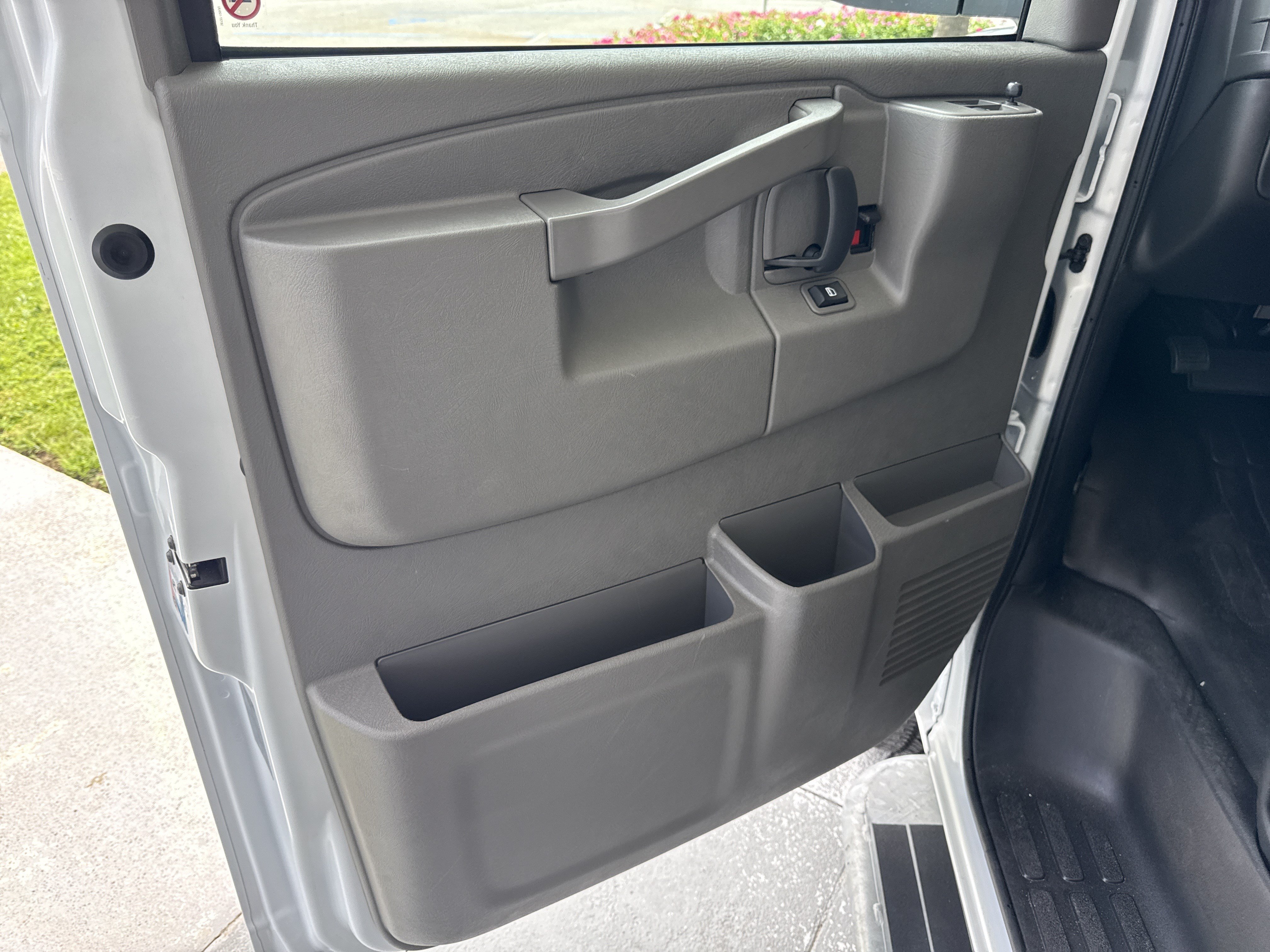 Used 2025 Chevrolet Express 2500 w/ Driver Convenience Package RWD image 13