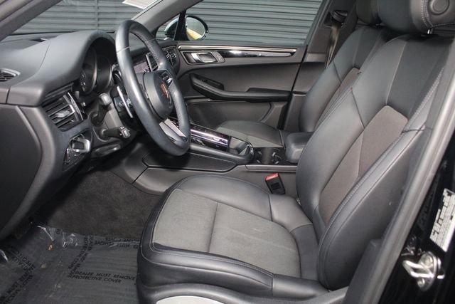 Used 2023 Porsche Macan Turbo image 5